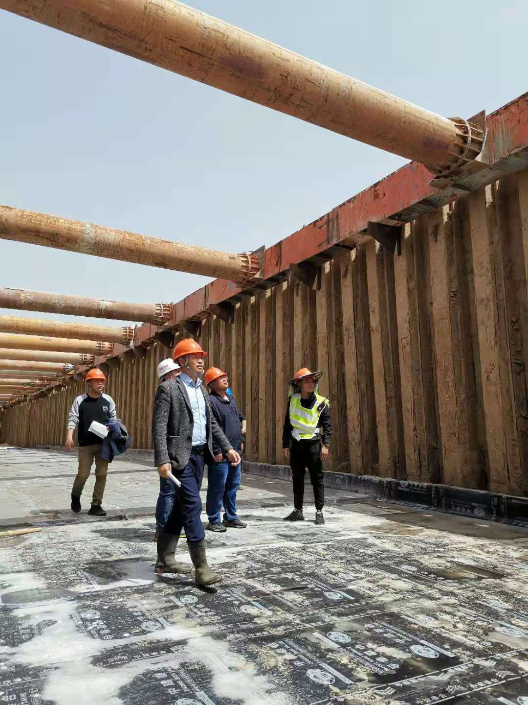 現(xiàn)場調(diào)度 (3).JPG 現(xiàn)場調(diào)度 (3).JPG